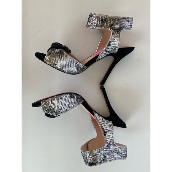 Betsey Johnson Vero Cuoio Glitzy Sequin Floral Sandals Heels -Size 6 - Picture 5 of 10